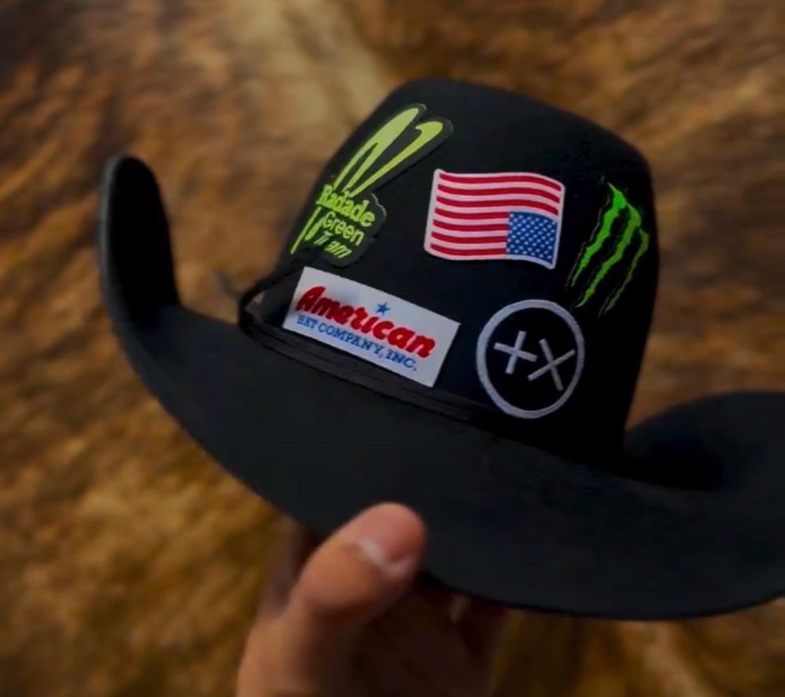 Chapeu 3 Pralana preto + Adesivos